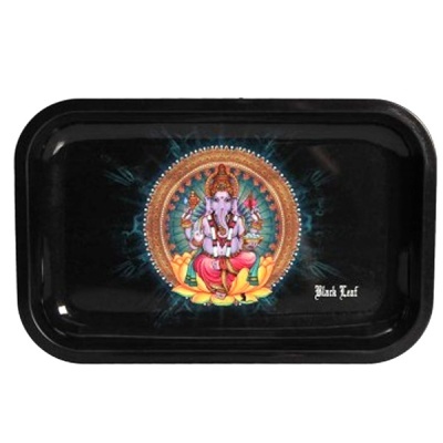 Tabuleiro preto com imagem de Ganesha e texto Black Leaf