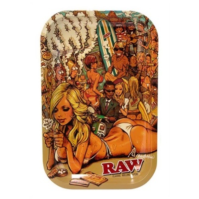 Tabuleiro metálico colorido com ilustração de festa e logo RAW na base
