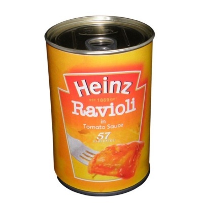 Lata de ravioli Heinz em molho de tomate com rótulo amarelo e vermelho