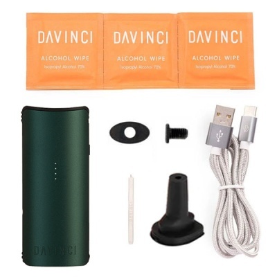 Conjunto de acessorios eletrónicos DAVINCI com pacotes de álcool em primeiro plano