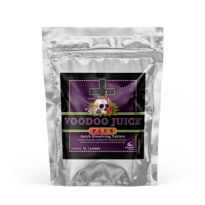 Embalagem prateada com etiqueta preta e roxa do produto VOODOO JUICE PLUS em comprimidos