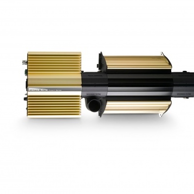 Equipamento de iluminação metálico dourado e preto com inscrições Cimel Light