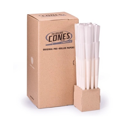 Caixa castanha de papelão e cones brancos pré-rolled