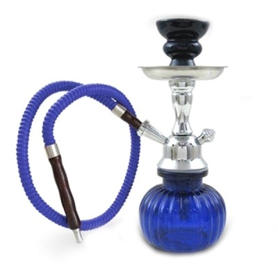 Narguilé azul com base de vidro e tubo metálico prateado e mangueira azul