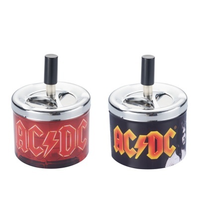 Dois cinzeiros metálicos com design AC/DC vermelho e preto