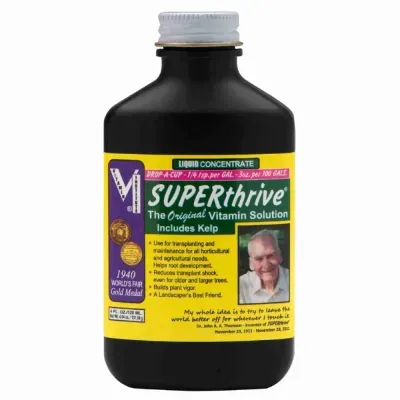 Frasco preto com solução vitamínica SUPERthrive e etiqueta amarela e verde