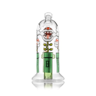 Garrafa com desenho pixelado de planta carnívora a sair de tubo verde
