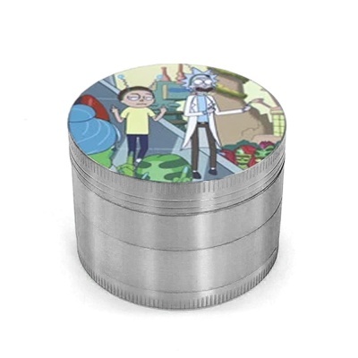 Triturador metálico com imagem colorida de Rick e Morty no topo