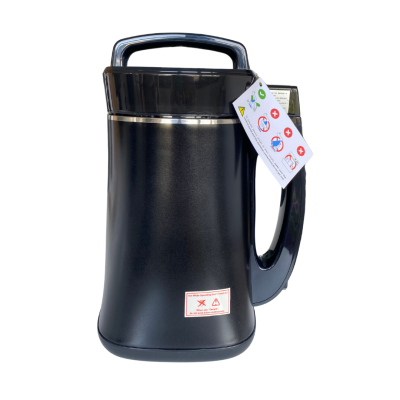 Jarro elétrico preto com etiqueta de instruções