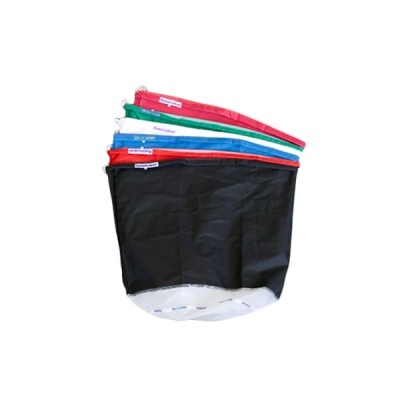 Conjunto de cinco sacos de tecido coloridos com etiqueta ALPESCOMP e argola metálica