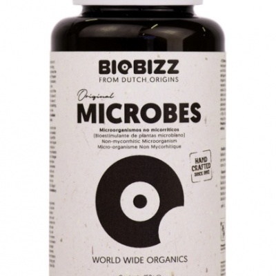 Frasco do produto BioBizz Original Microbes preto com rótulo branco e texto preto