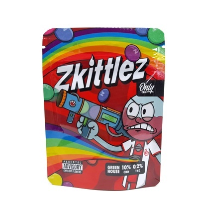 Embalagem colorida zkittlez com personagem desenho animado e arco-íris