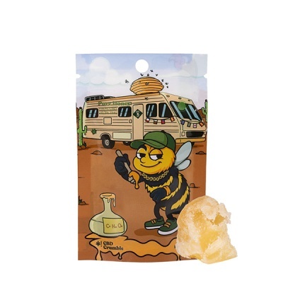 Embalagem plástica com ilustração de abelha caricata e concentrado amarelo translúcido