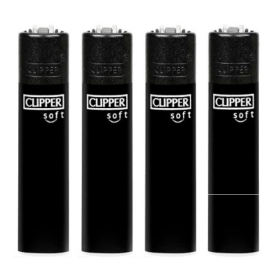 Quatro isqueiros pretos CLIPPER soft alinhados lado a lado