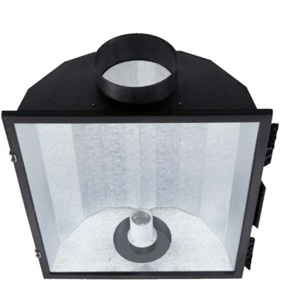 Refletor quadrado preto com interior prateado e lâmpada central