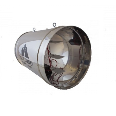 Cilindro metálico prateado com fios e logotipo INDIZONO