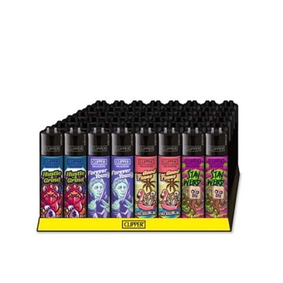 Expositor de isqueiros Clipper com vários desenhos coloridos e nomes nas embalagens