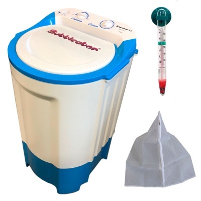 Máquina de lavar Bubbleator XL azul e branca, termómetro e saco de malha