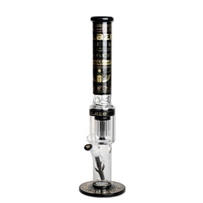 bong de vidro transparente com detalhes decorativos pretos e dourados