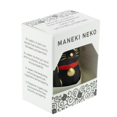 Embalagem branca com estatua de gato preto Maneki Neko visível