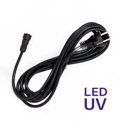Cabo elétrico preto com ficha e conector sobre fundo branco com texto LED UV