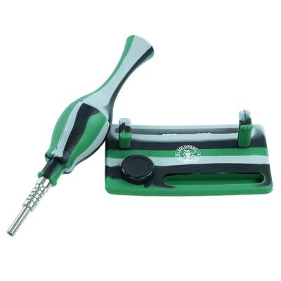 Ferramenta para fumar em silicone verde, preto e cinza com base e texto COLORADO STONER TOOLS
