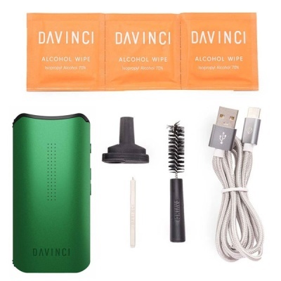 Kit de acessórios DAVINCI com lenços alcoólicos, dispositivo verde, ferramenta, escova, adaptador e cabo USB.