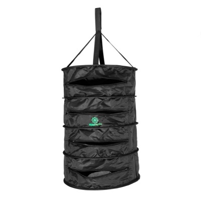 Suporte ou secador de roupa em tecido preto com quatro divisórias e alça para pendurar