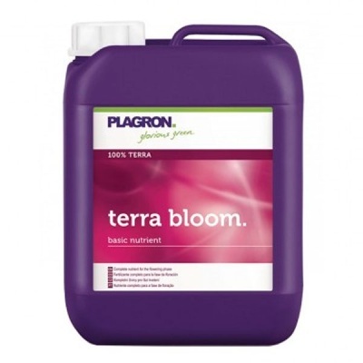 Recipiente de produto agrícola roxo com rótulo PLAGRON terra bloom.