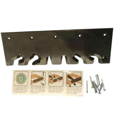 Suporte preto de plástico com seis furos, parafusos e instruções em inglês
