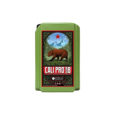 Embalagem verde com etiqueta ilustrada de urso e montanhas