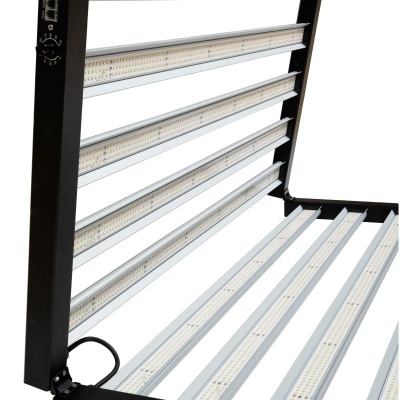 Estufa LED para cultivo com várias barras de luz LED horizontais e estrutura preta