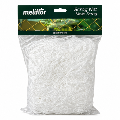 Rede branca trançada de nylon embalada em saco plástico com etiqueta verde escuro.