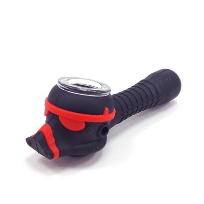 Pipoqueira preta com detalhes vermelhos e lente transparente