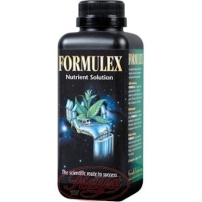 frasco preto com rótulo FORMULEX Nutrient Solution e imagem de mão robótica com planta