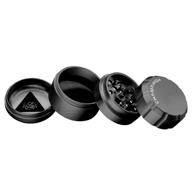 Triturador metálico preto de quatro partes com texto CHAMP HIGH
