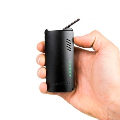 Dispositivo eletrónico preto com LEDs verdes