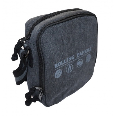 Bolsa preta em tecido com fecho e texto ROLLING PAPERS
