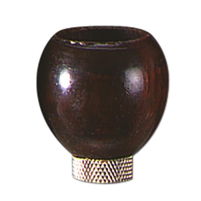 Copo ou pequeno vaso de madeira escura com suporte branco e padrão geométrico.