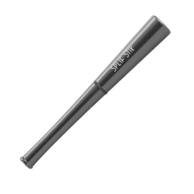 Baton labial preto com texto branco SPLIF STIK