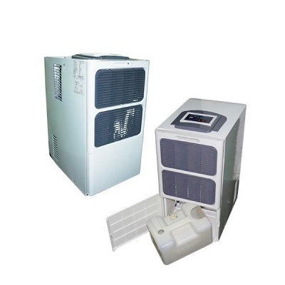 Dois desumidificadores industriais brancos com grelhas pretas e reservatório de água