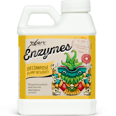 Frasco branco com rótulo amarelo de Enzymes para decompor resíduos vegetais