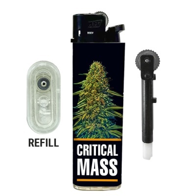 Isqueiro com imagem de planta e texto Critical Mass, refil transparente com texto REFILL e peça preta ao lado