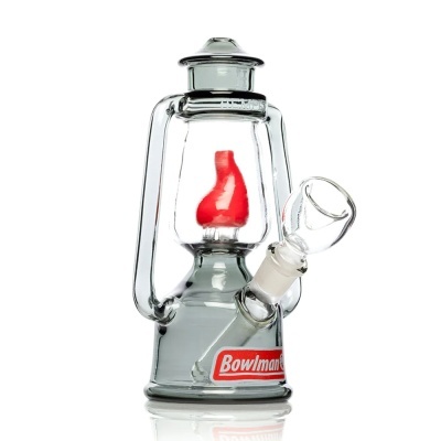 Cachimbo de vidro transparente com parte vermelha no interior e etiqueta Bowlman.