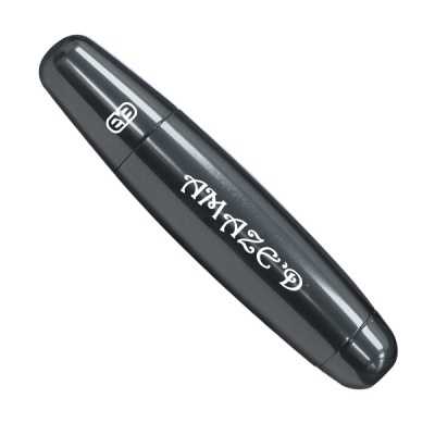 Produto tubular preto com texto branco AMAZED