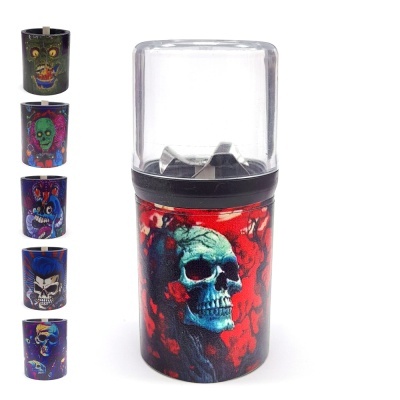 Conjunto de cinco moedores decorados com caveiras e figuras macabras em cores vibrantes