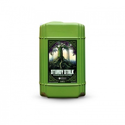 Recipiente verde com rótulo de árvore e texto STURDY STALK