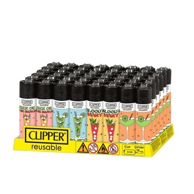 Isqueiros Clipper reutilizáveis com desenhos de cocktails em expositor amarelo