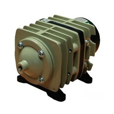 Compressor de ar bege com base preta e parafusos metálicos