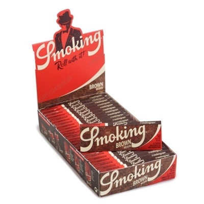 Caixa de papel para enrolar tabaco Smoking Brown Medium com embalagem castanha e vermelha.